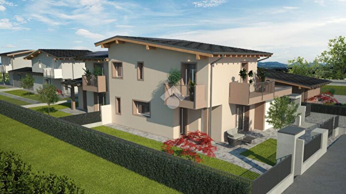 Casa quadrilocale in vendita in Piazza a Locatelli, Caravaggio