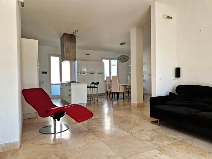 Appartamento con 6 locali in vendita in Via Trento, Cecina