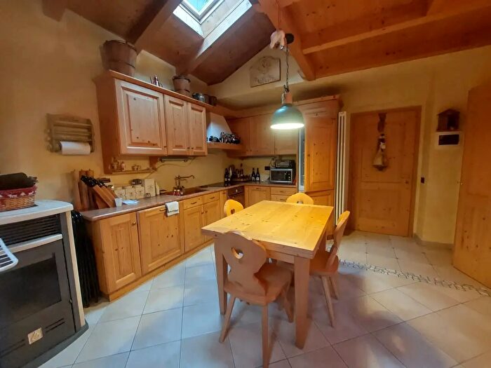 Appartamento trilocale in vendita in Via Cesare Battisti, Dimaro Folgarida