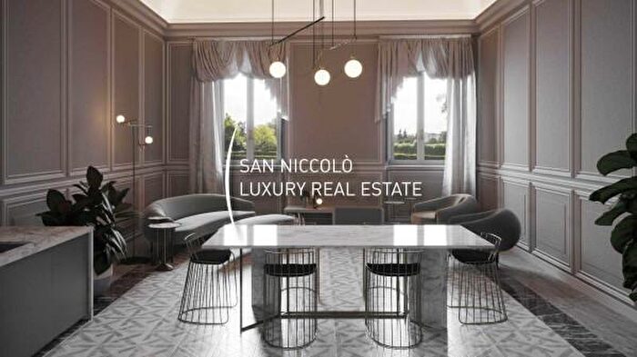 Appartamento con 6 locali in vendita in Via San Martino, Fiesole