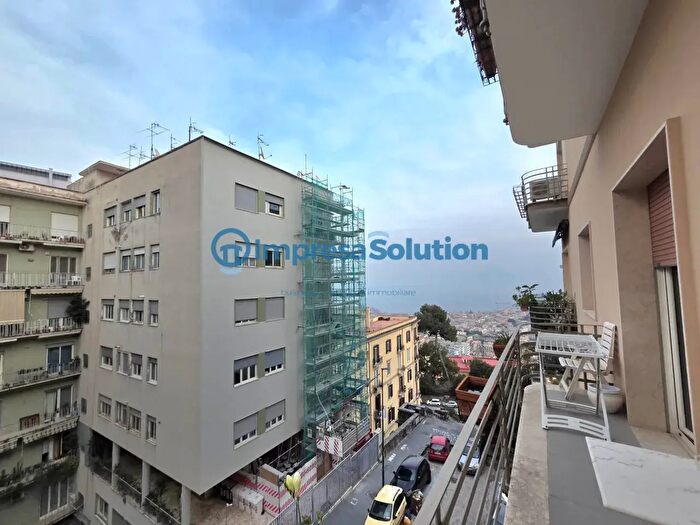 Appartamento trilocale in vendita in Via Giacomo Puccini, Napoli