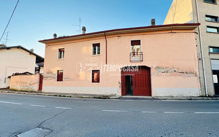 Appartamento con 5 locali in vendita in Via SantAntonino, Lonate Pozzolo