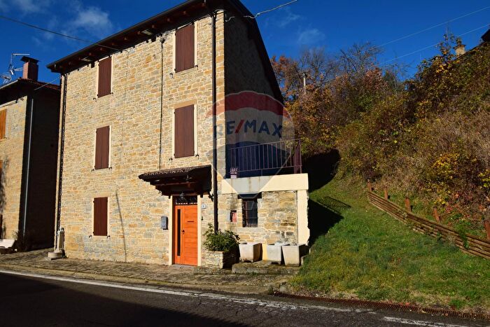 Casa quadrilocale in vendita in Via Ariolla, Neviano Degli Arduini
