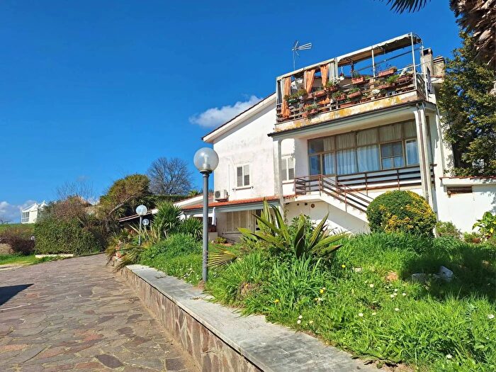 Casa con 6 locali in vendita in Roma, Roma