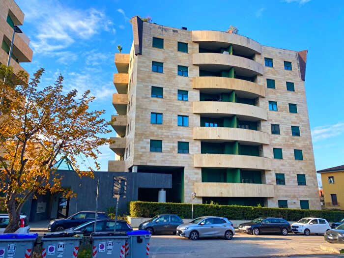 Appartamento trilocale in vendita in Via Luigi Canali, Perugia