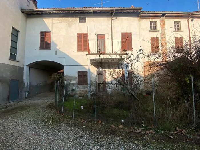 Casa con 5 locali in vendita in Via Montebello, Sale