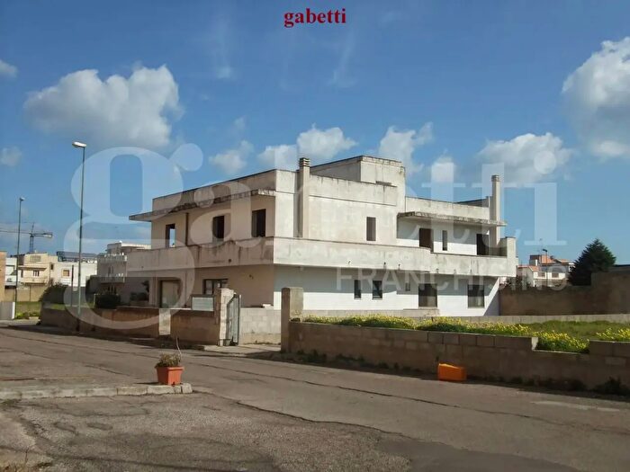 Appartamento con 7 locali in vendita in Via Giolitti, Tricase