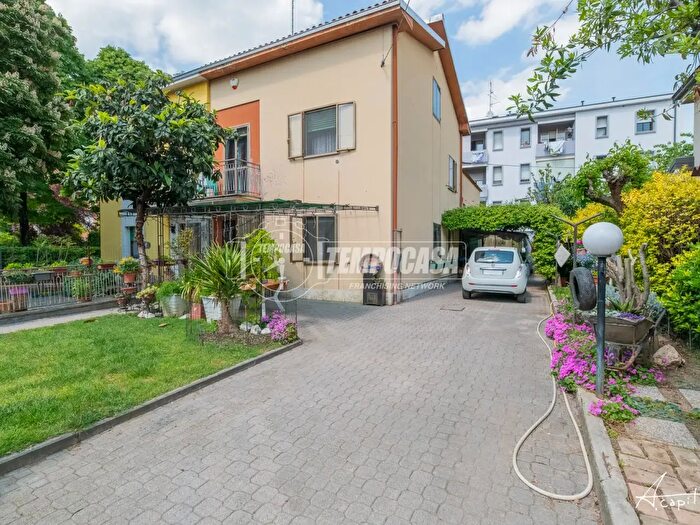 Casa quadrilocale in vendita in Via a Grandi, Soliera