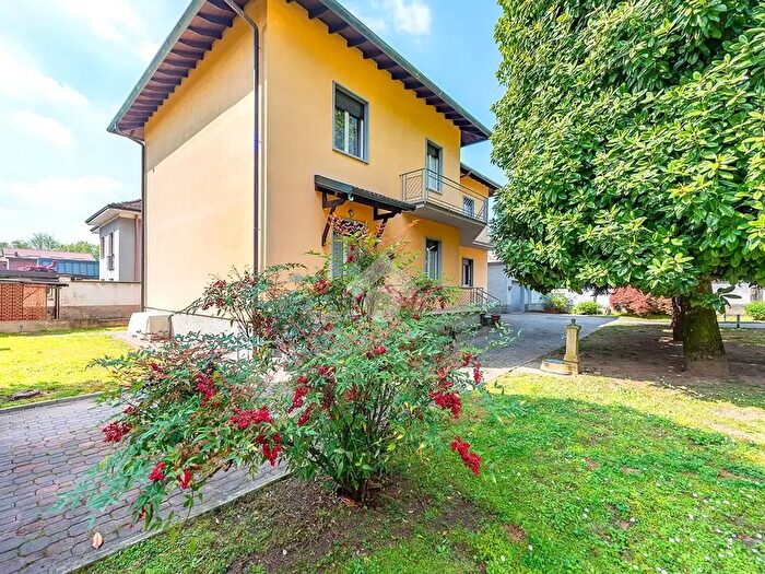 Casa con 5 locali in vendita in Via SantAlessandro, Caronno Pertusella