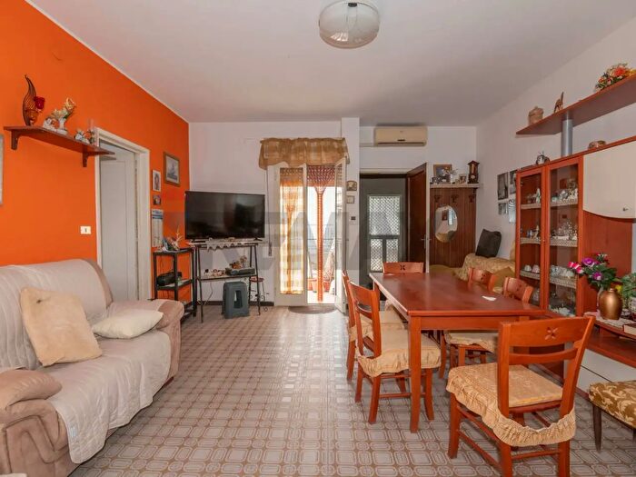 Casa con 8 locali in vendita in Via Carlo Goldoni, Grammichele