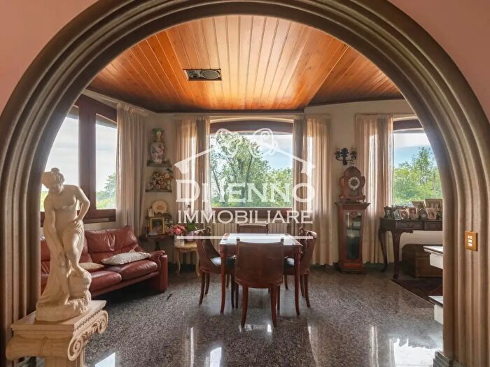 Casa con 9 locali in vendita in Via della Riserva di Livia, Roma