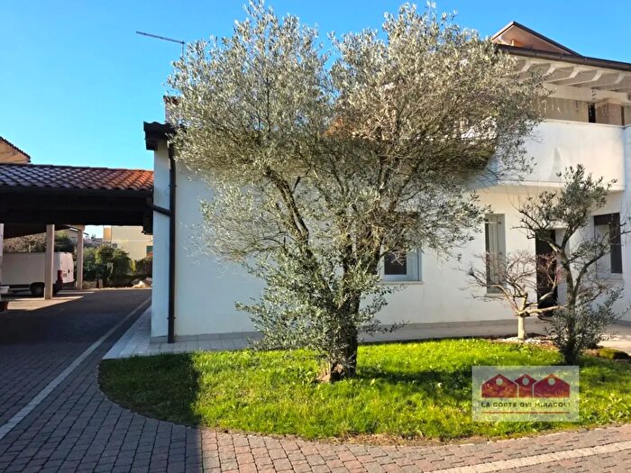 Appartamento quadrilocale in vendita in Via Fabio Filzi, Caldogno