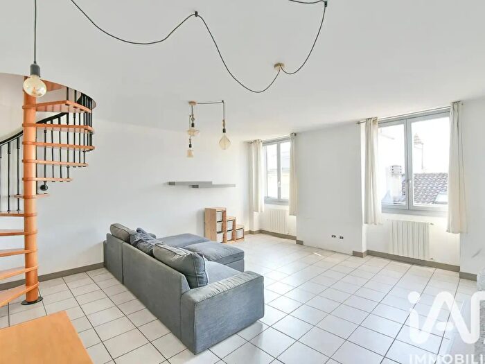 Appartamento quadrilocale in vendita in Via Montebello, Mariano Comense