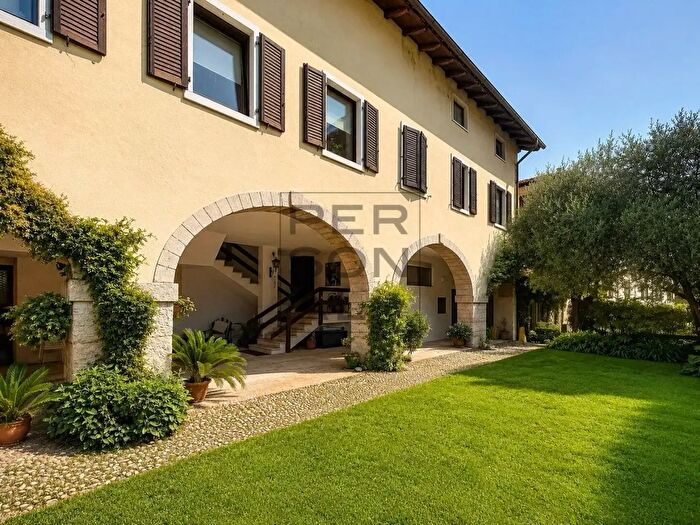 Casa con 10 locali in vendita in Riva Del Garda