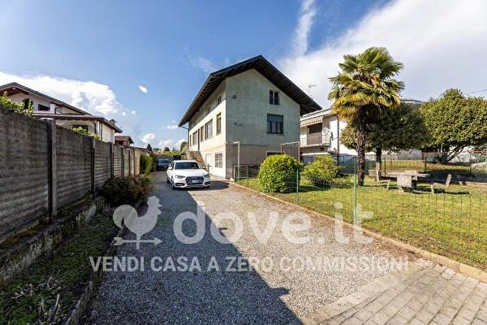 Casa con 5 locali in vendita in Via Leonardo da Vinci a, Golasecca