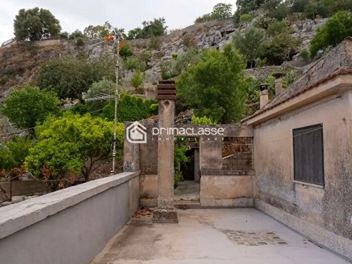 Casa con 5 locali in vendita in Modica