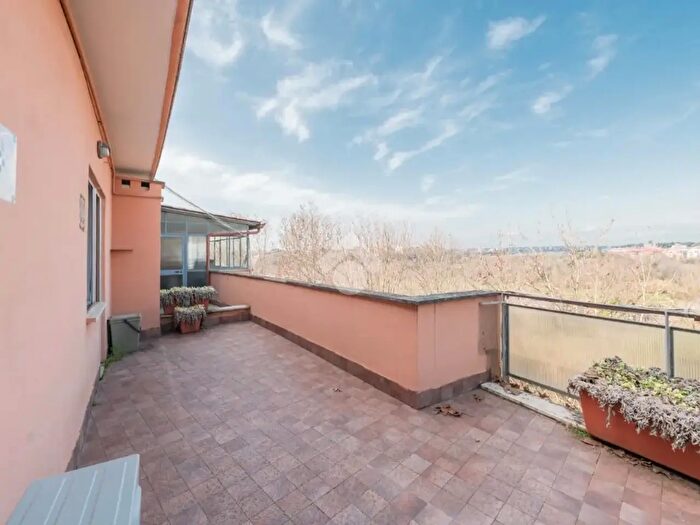 Appartamento trilocale in vendita in Via Valle Corteno, Roma