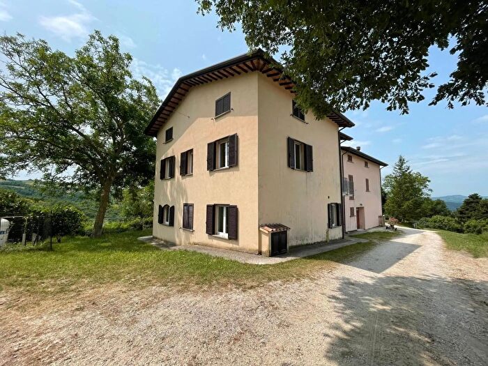 Casa con 8 locali in vendita in Strada di col dOrto Gualdo Tadino, Gualdo Tadino