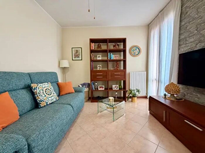 Appartamento con 6 locali in vendita in Via Giuseppe Garibaldi, Moglia