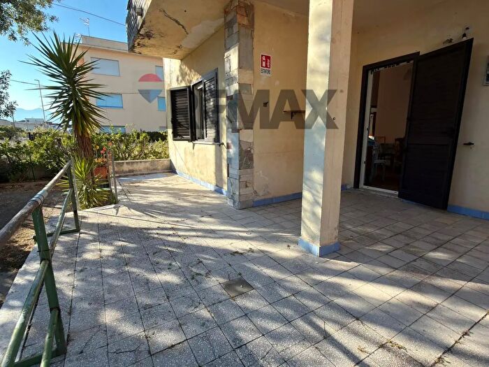 Appartamento trilocale in vendita in Via Cristoforo Colombo, Minturno
