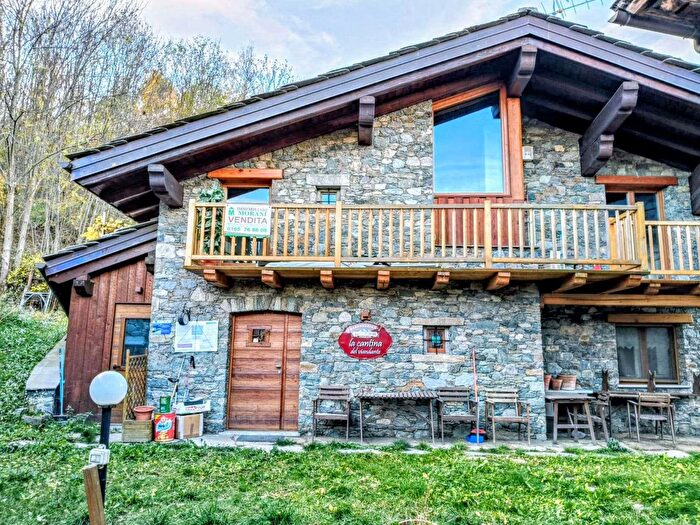 Casa con 15 locali in vendita in Plout, Saint Marcel