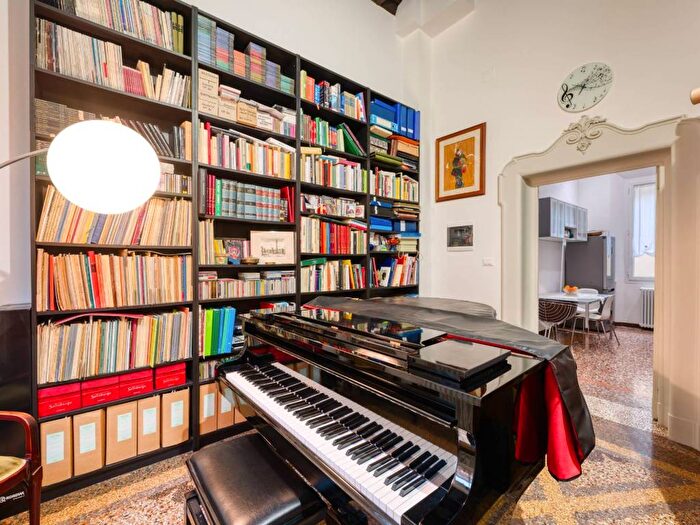 Appartamento con 5 locali in affitto in Via dellIndipendenza, Centro Storico, Bologna