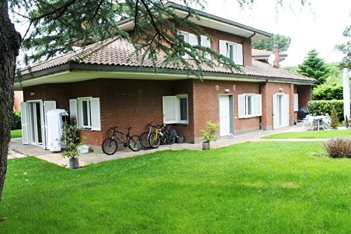 Casa con 6 locali in affitto in Largo dellOlgiata, Olgiata, Roma