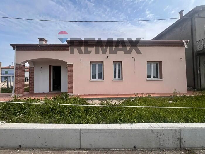 Appartamento trilocale in vendita in Via San Nicolo Snc, Castagnaro