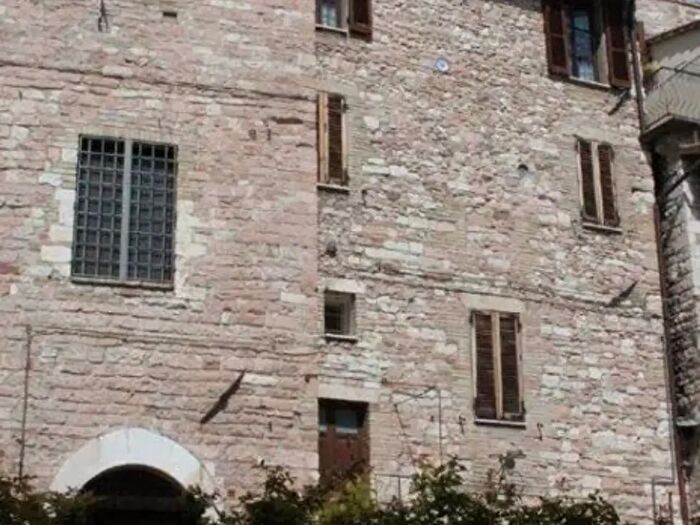 Casa con 6 locali in vendita in Via Antonio Cristofani, Assisi