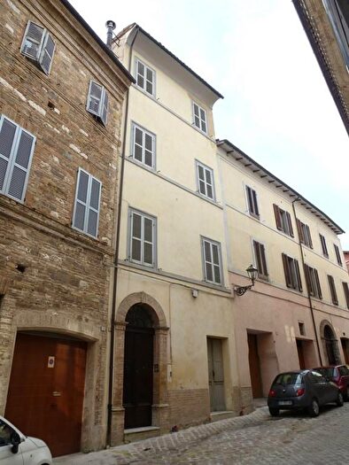 Casa con 7 locali in vendita in San Severino Marche