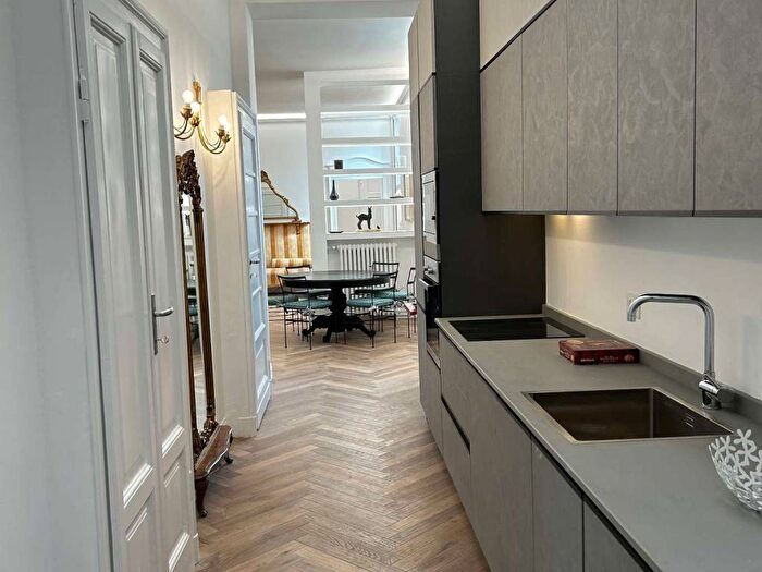 Appartamento quadrilocale in affitto in Via Mauro Macchi, Centrale, Milano