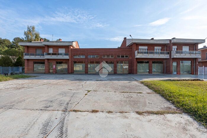 Casa con 11 locali in vendita in Via Roma, Moriondo Torinese