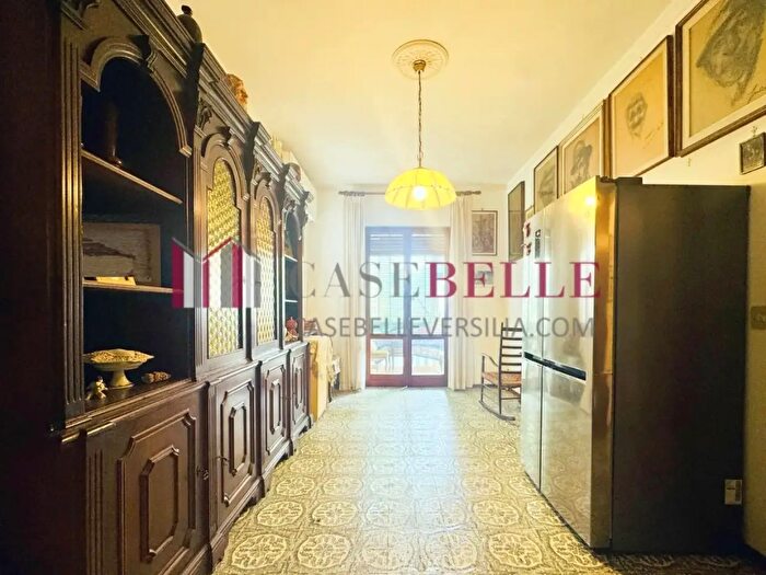 Appartamento con 9 locali in vendita in Camaiore