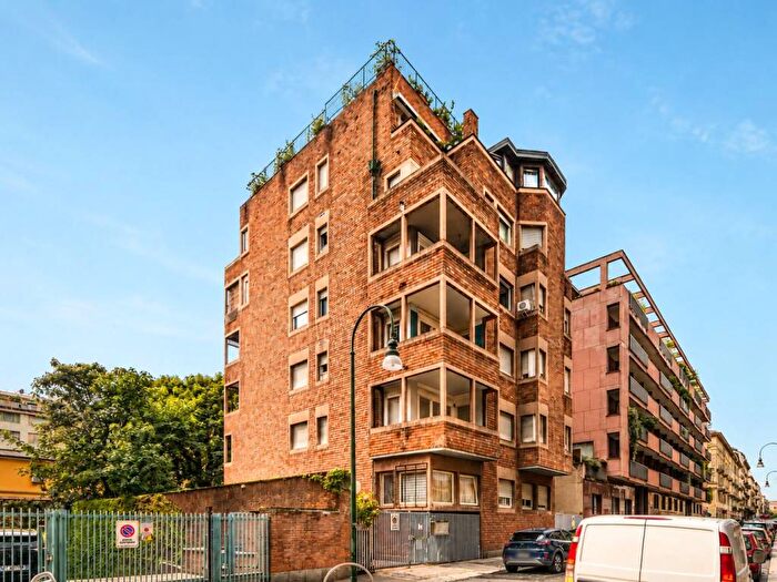 Appartamento con 5 locali in vendita in Via San Pio V, San Salvario Baretti, Torino