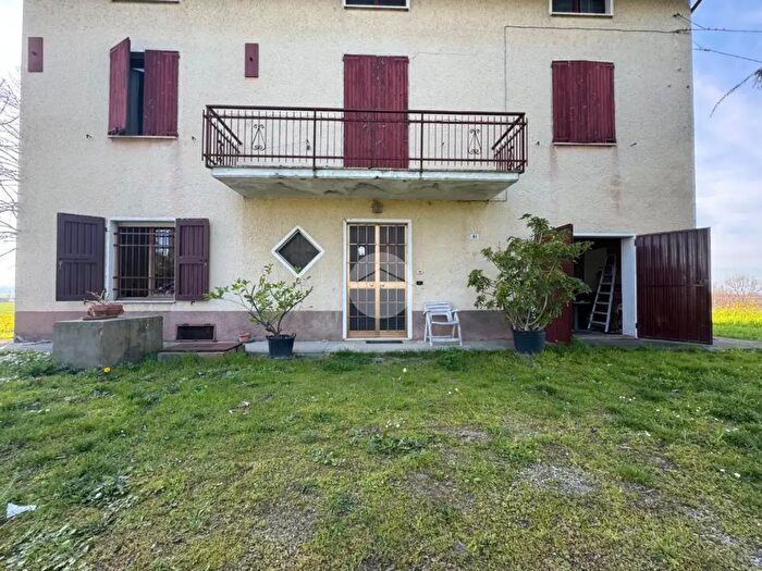 Casa con 5 locali in vendita in Via Solari, Montechiarugolo