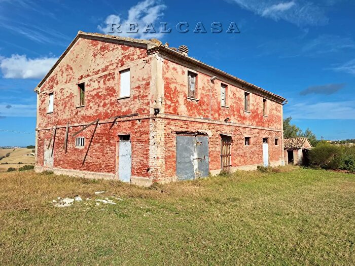 Casa con 10 locali in vendita in Polverigi