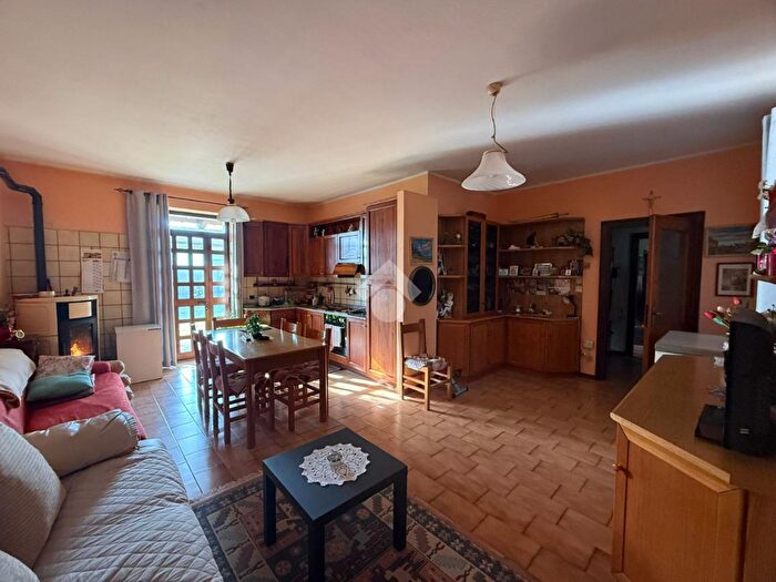 Casa con 8 locali in vendita in Via Mantovana Vecchia, Castiglione Delle Stiviere