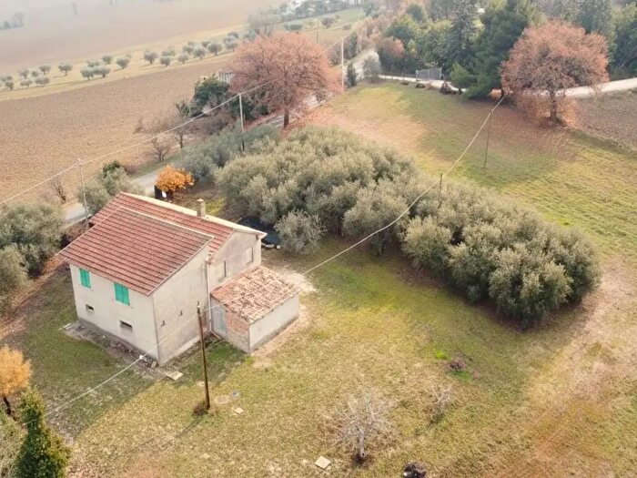 Casa quadrilocale in vendita in Via Ronzano, Belvedere Ostrense