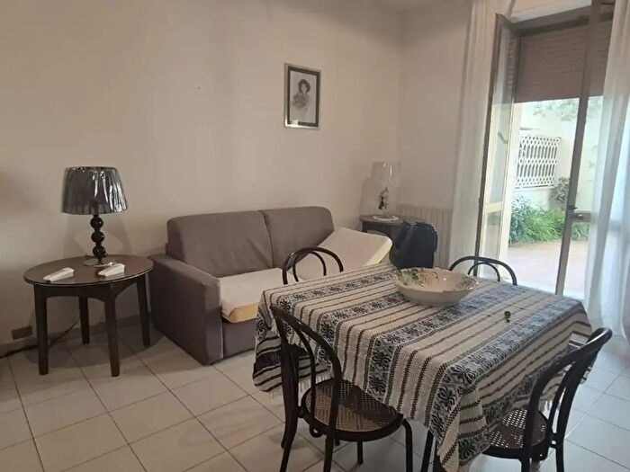 Appartamento con 5 locali in vendita in Viareggio