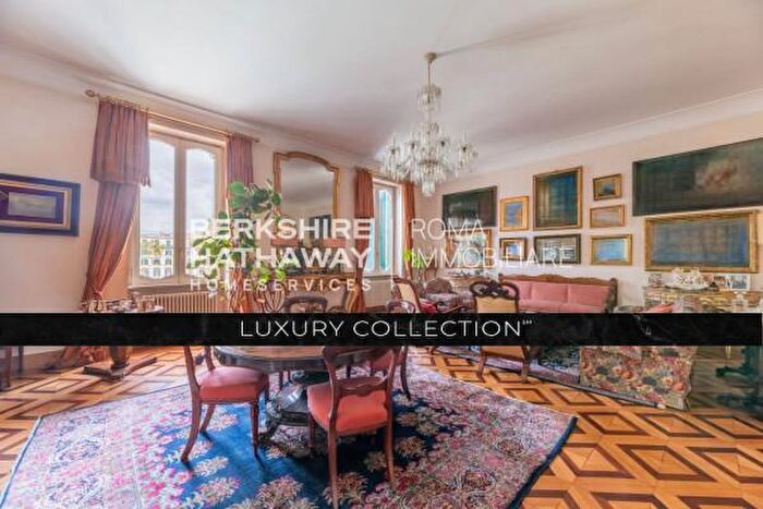 Appartamento con 5 locali in vendita in Piazza del Porto di Ripetta, Roma