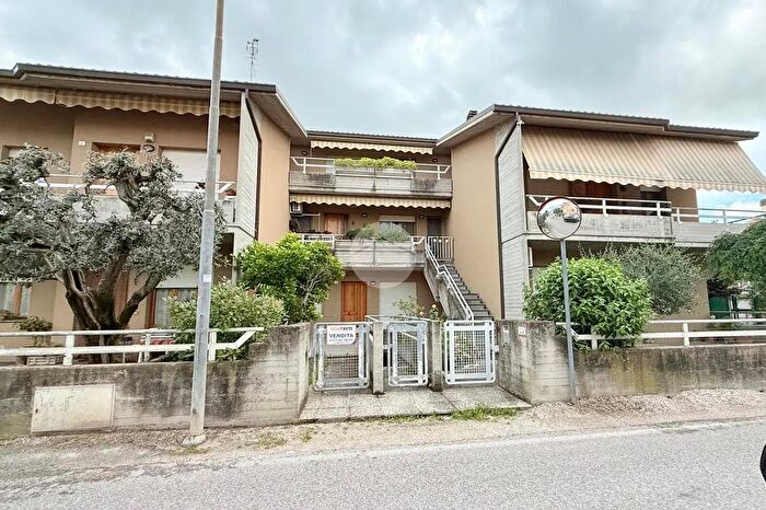 Appartamento trilocale in vendita in V IV Novembre, Fano