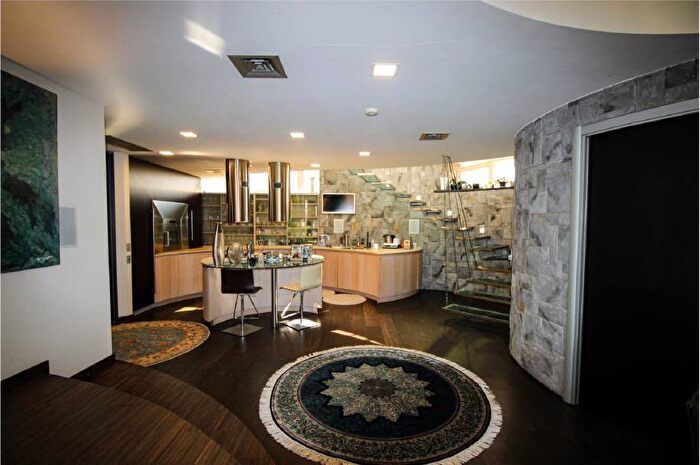 Casa con 6 locali in affitto in Viale Guglielmo Marconi, San Rocco SantAlessandro, Monza