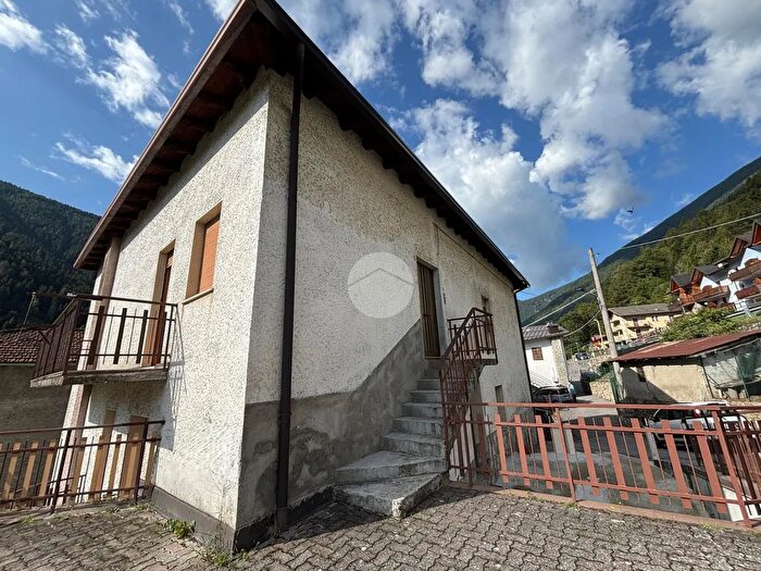 Appartamento con 5 locali in vendita in Frazione Davena, Vezza DOglio
