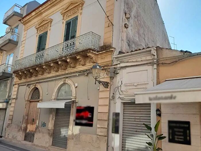 Casa con 5 locali in vendita in Vittoria