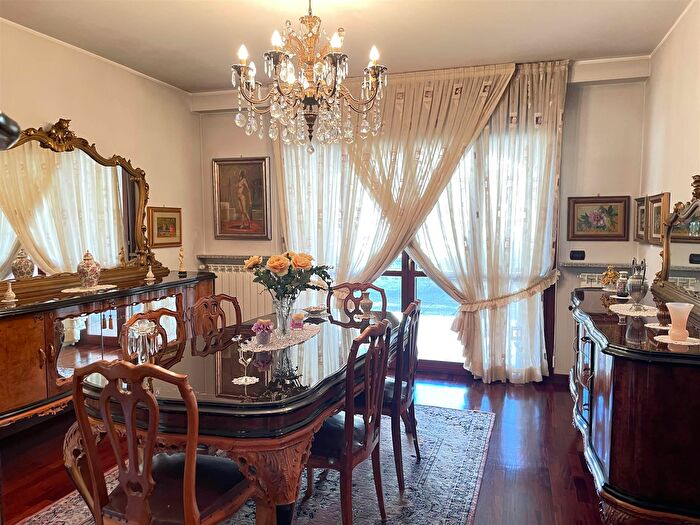 Appartamento con 6 locali in vendita in Vigevano