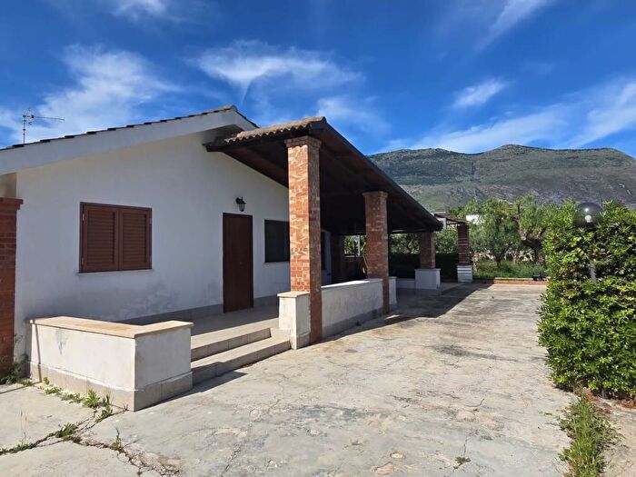 Casa quadrilocale in affitto in Via Bernardo Mattarella, Villagrazia di Carini, Carini