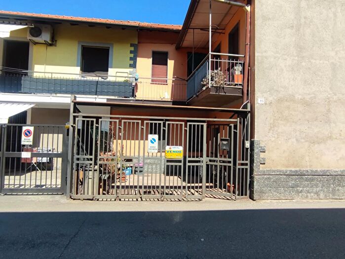Casa trilocale in vendita in Via Giovanni Gasparoli Boschirolo Cassano Magnago Varese Lombardia Italia, Cassano Magnago