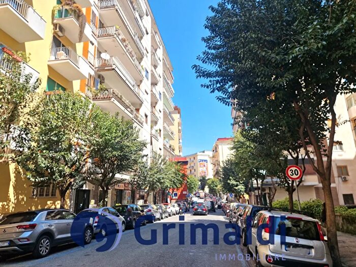 Appartamento con 5 locali in vendita in Via Giuseppe Orsi, Napoli
