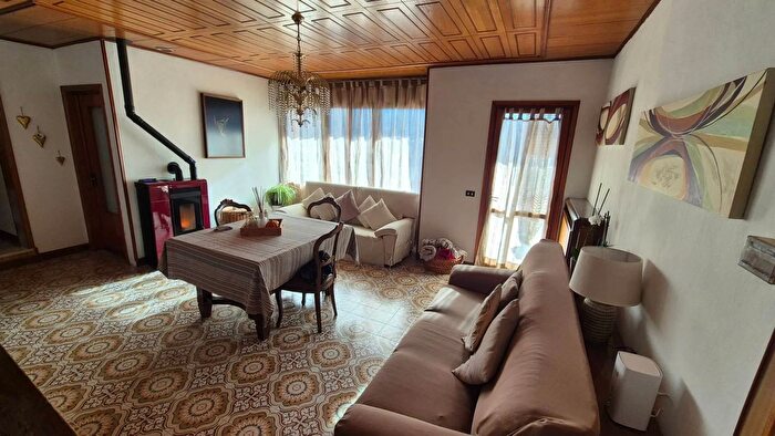 Casa con 11 locali in vendita in Valduggia