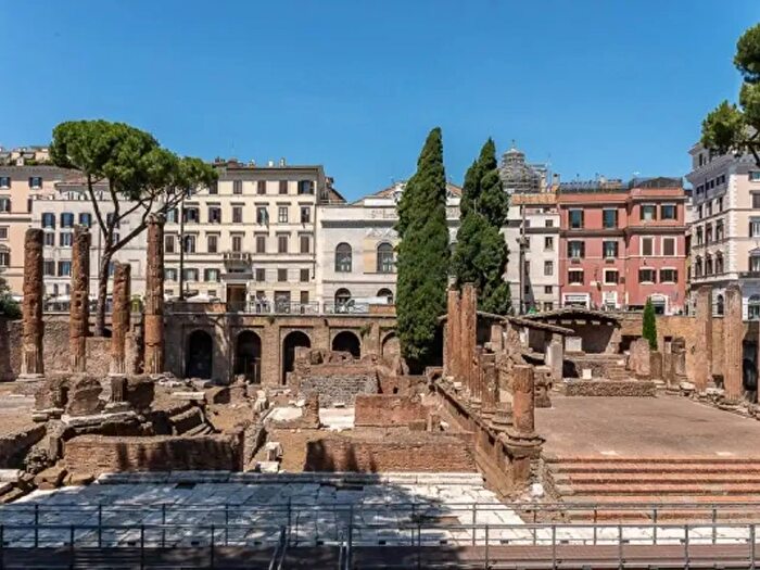 Appartamento con 6 locali in vendita in Via di San Nicola De' Cesarini, Roma